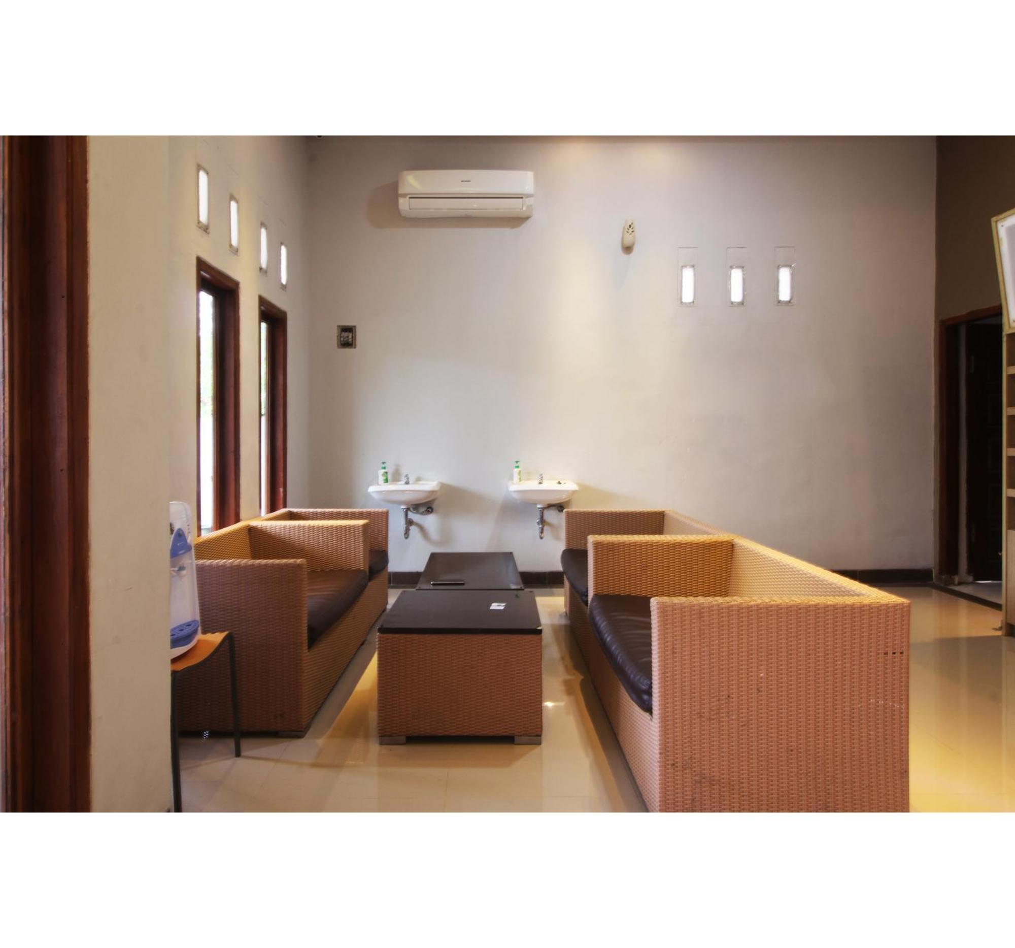 OYO Life 2273 Pratama Homestay Bandar Lampung Luaran gambar